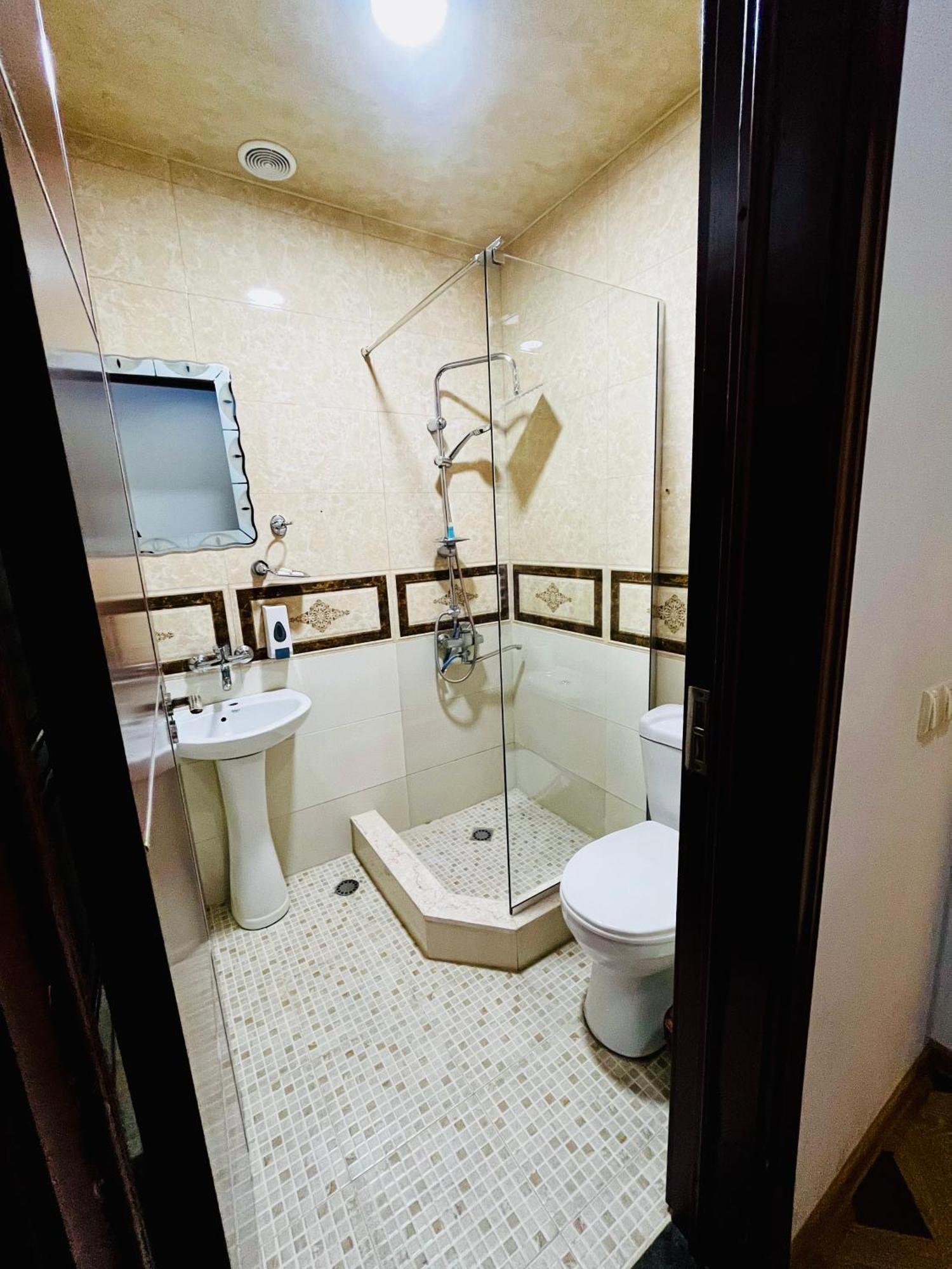 Georgian Palace Hotel Kutaisi Zewnętrze zdjęcie